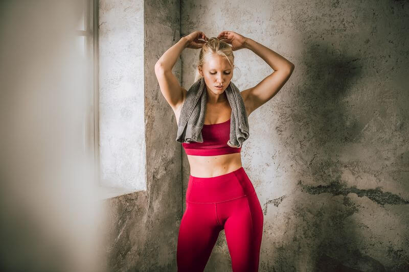 Frau macht ein Workout