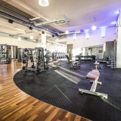 Gerätetraining im Fitnessstudio von MYGYM